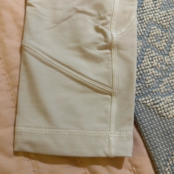 LULULEMON White Cropped Leggings w/pockets sz 6 - Picture 6 of 8